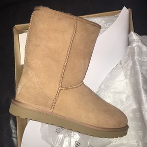 New UGG CLASSIC SHORT II BOOT
